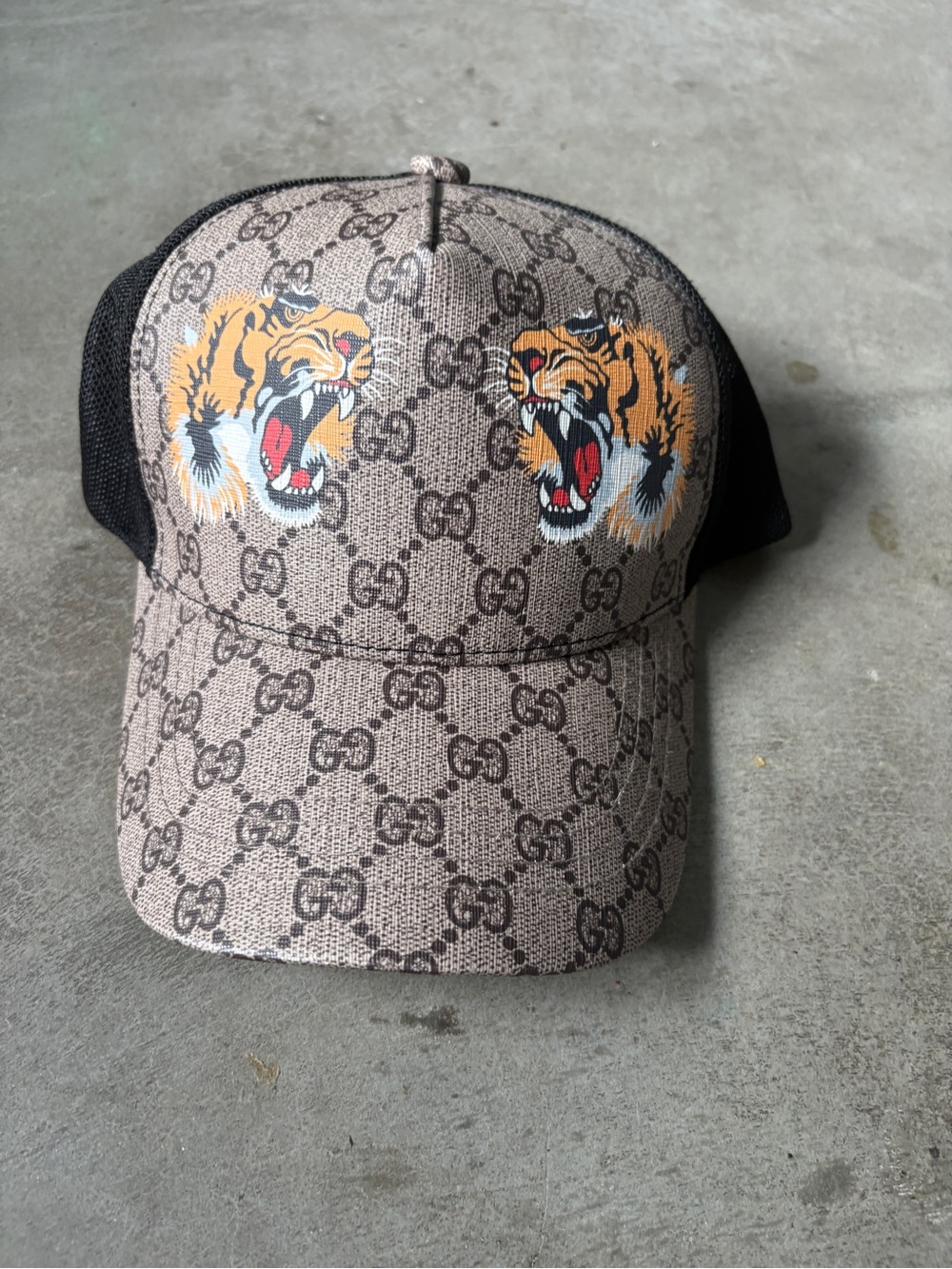 Gucci Beige GG Supreme Cap with Tiger Motifs and Black Mesh